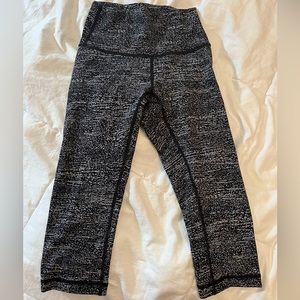 LULULEMON CAPRI LEGGINGS